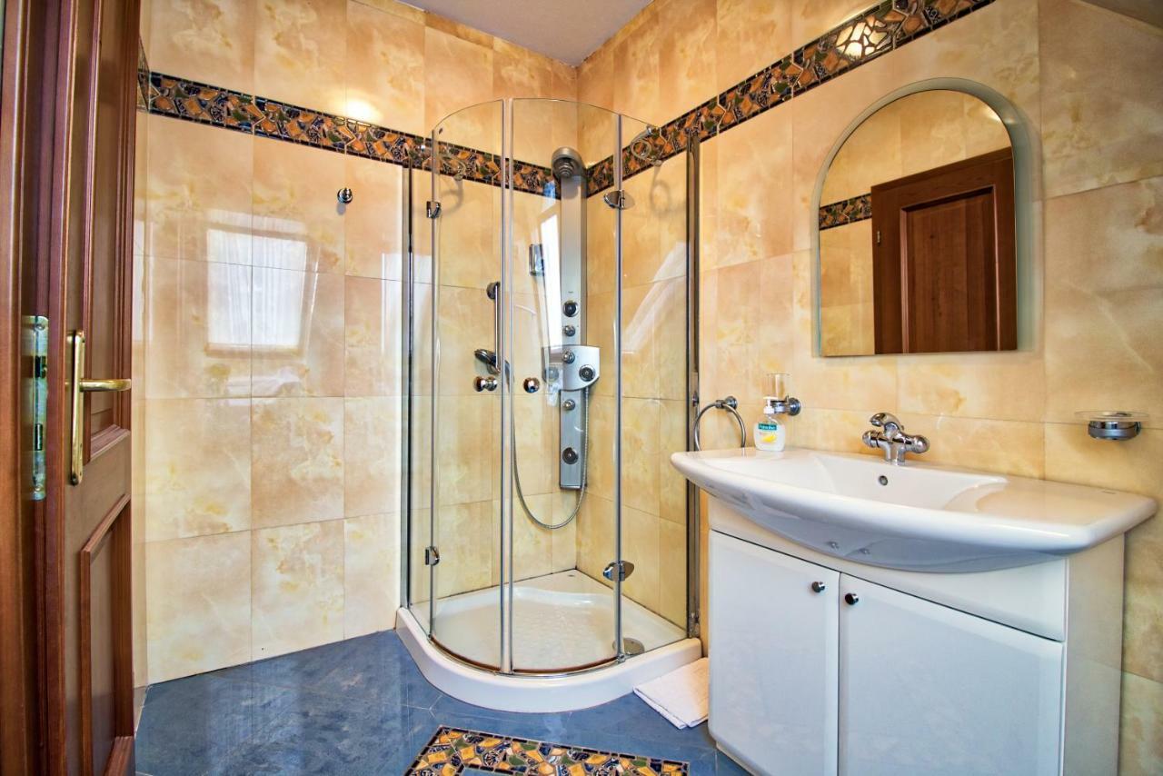 Palazzo Wellness Villa إغير المظهر الخارجي الصورة